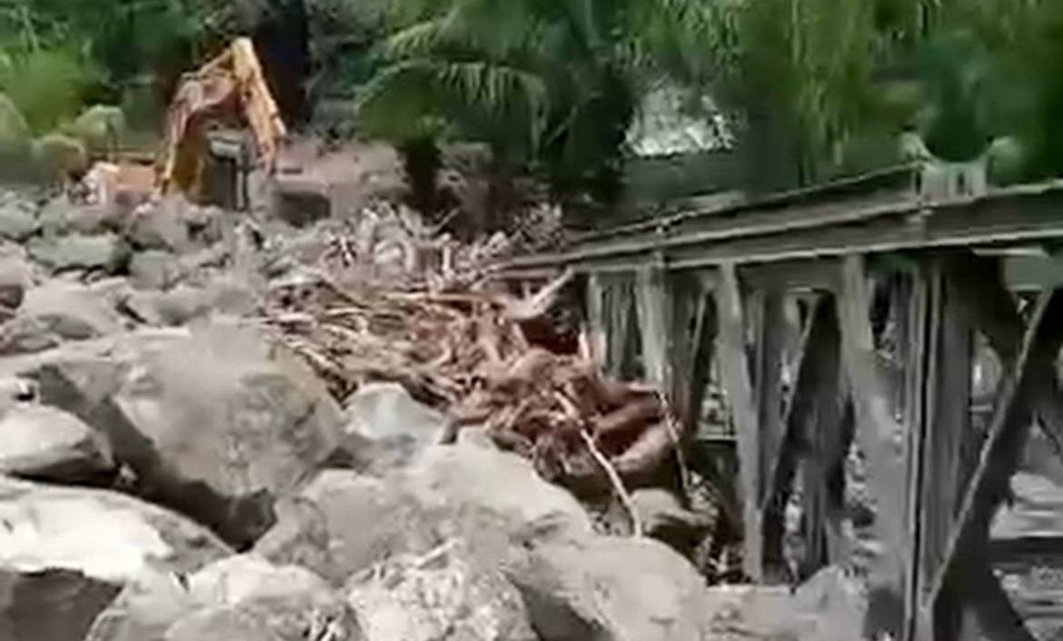 Image from video via Floro Warren