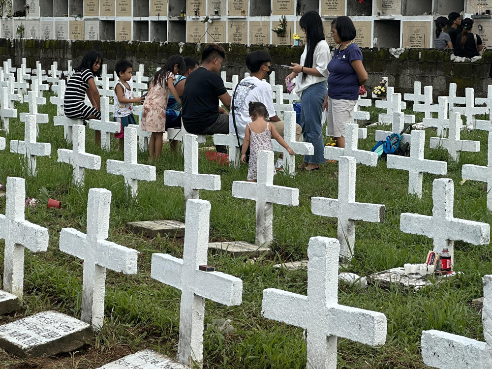 A mass grave in Barangay Basper, Tacloban City