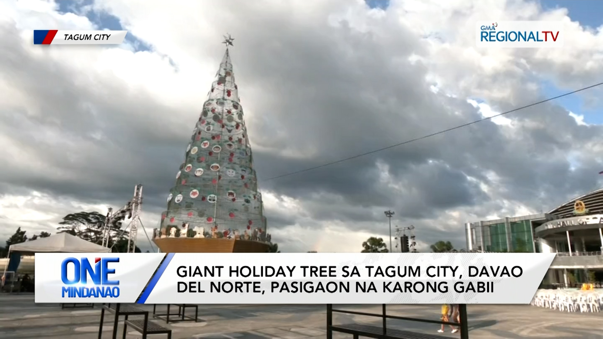 Giant holiday tree sa Tagum City, Davao del Norte, pasigaon na karong gabii