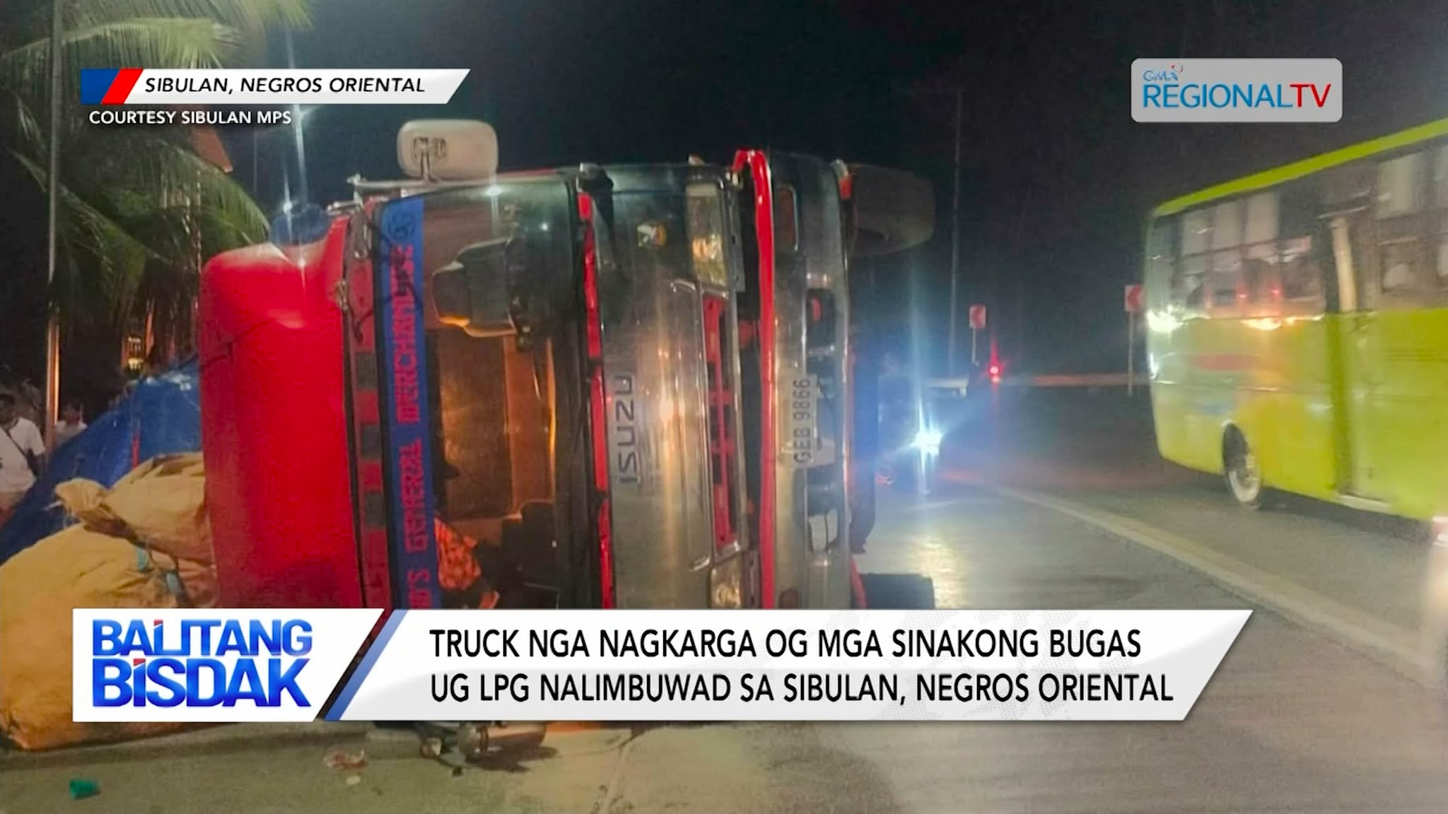 Truck nga Nagkarga og mga Sinakong Bugas ug LPG, Nalimbuwad | Balitang Bisdak
