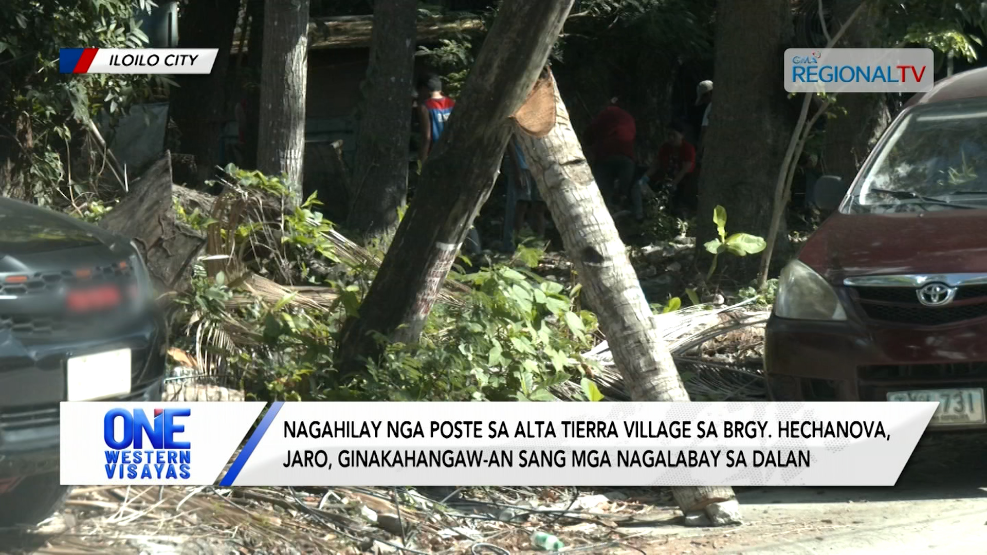 Nagahilay nga poste sa Alta Tierra Village sa Jaro, ginakahangaw-an nga matumba