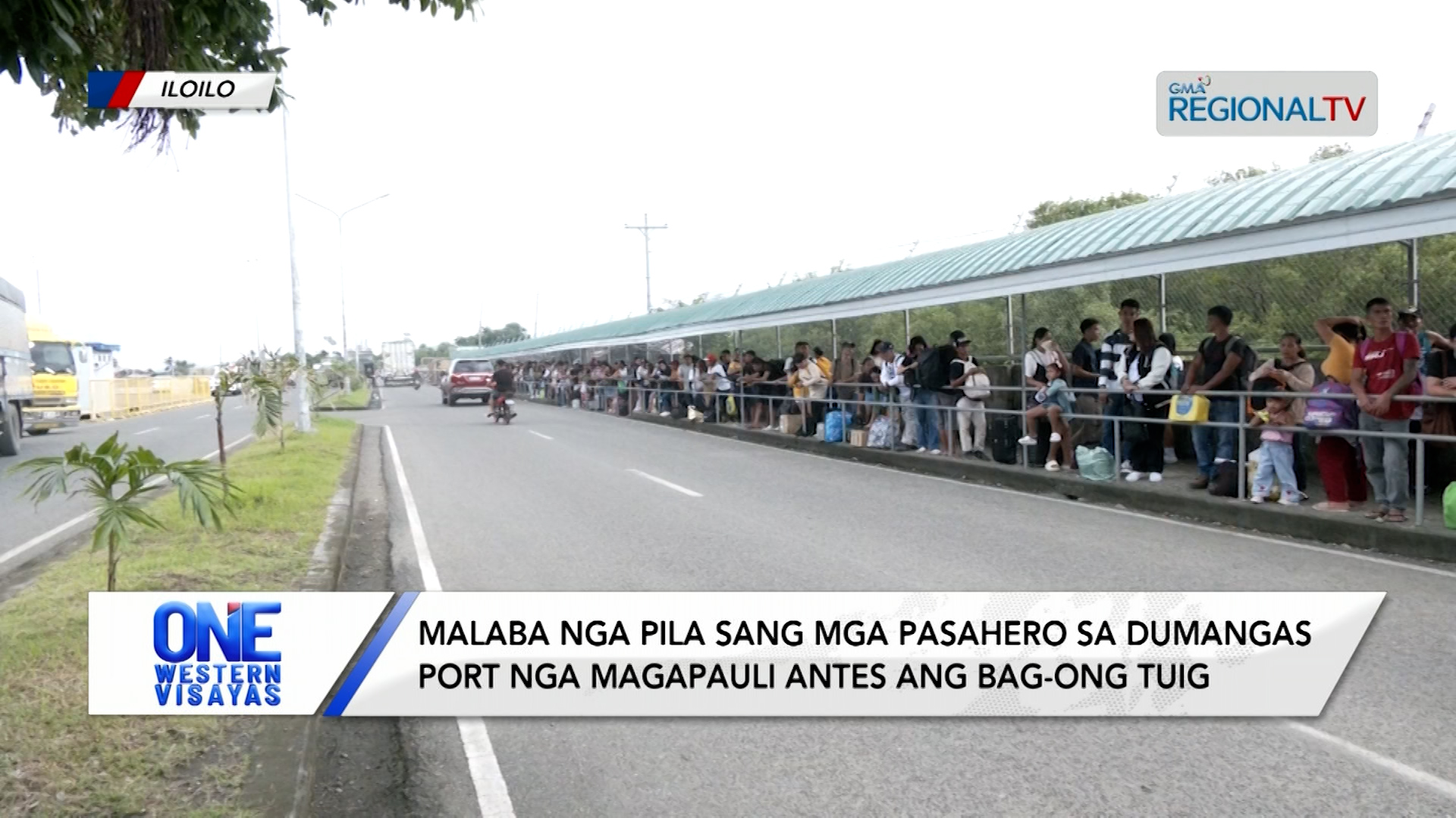 Malaba nga pila sang mga pasahero sa pwerto nga magapauli antes ang bag-ong tuig