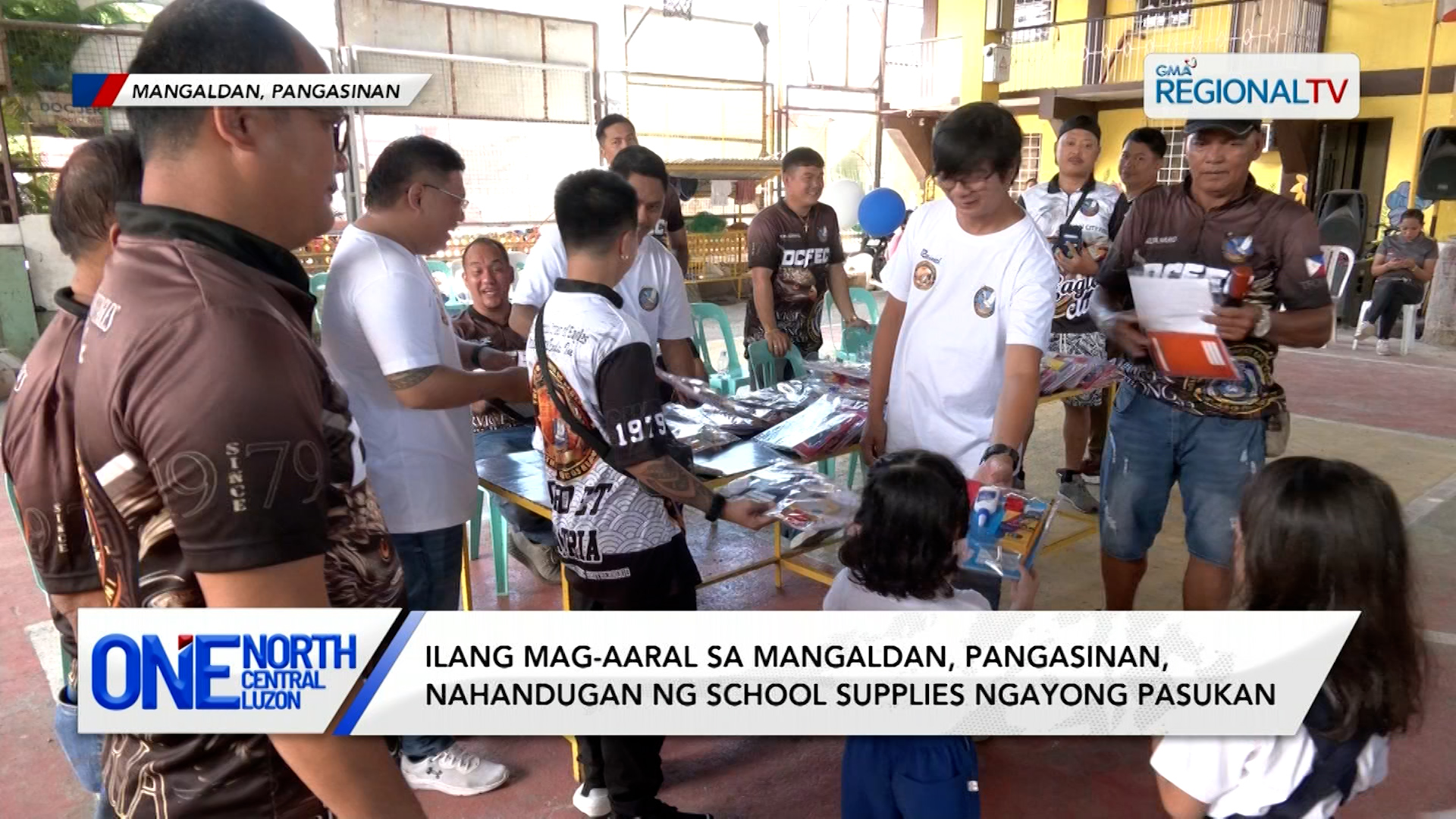 Ilang mag-aaral sa Mangaldan, Pangasinan, nahandugan ng school supplies