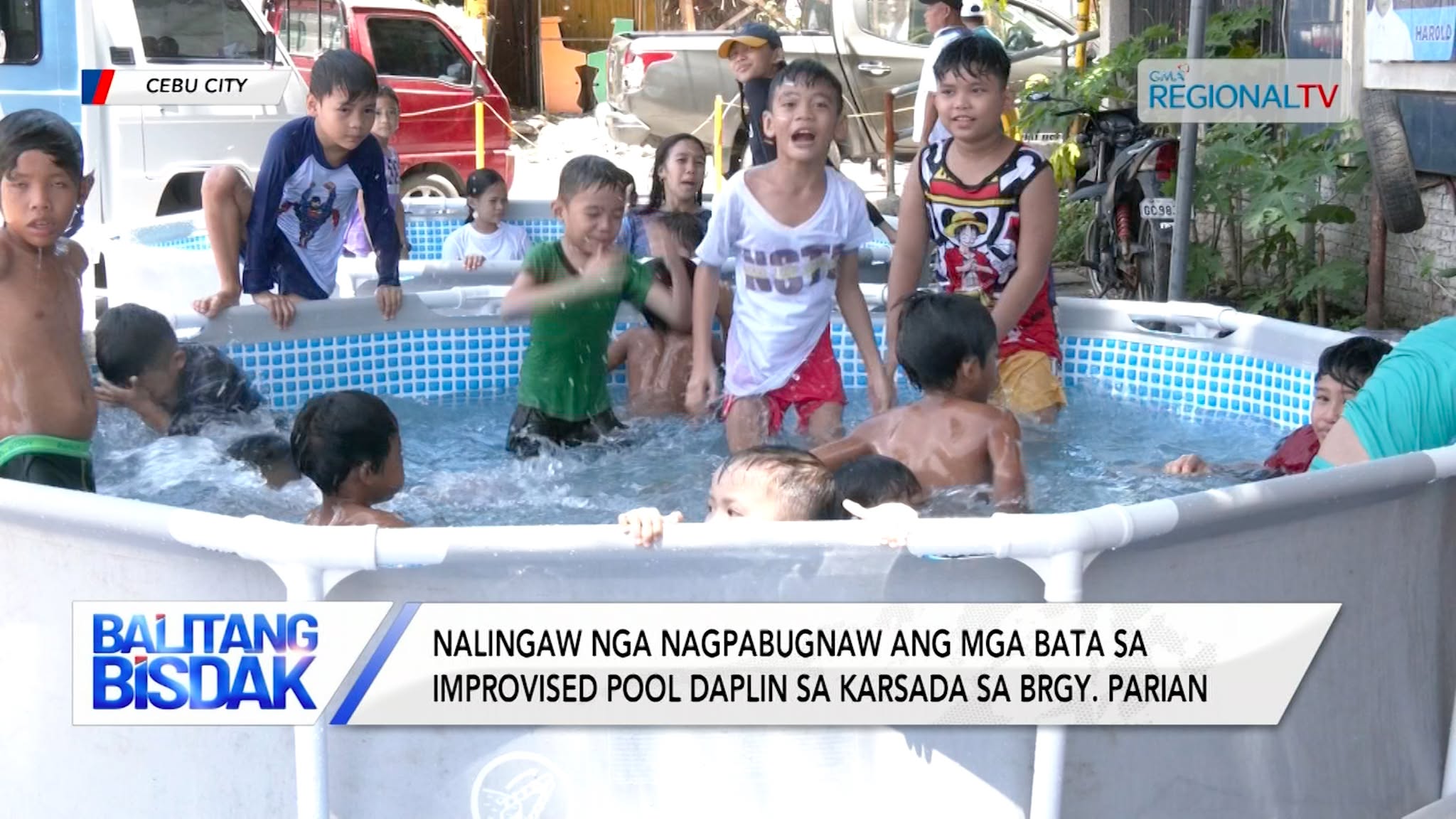 Nagpabugnaw ang mga bata sa improvised pool daplin sa karsada sa Brgy. Parian