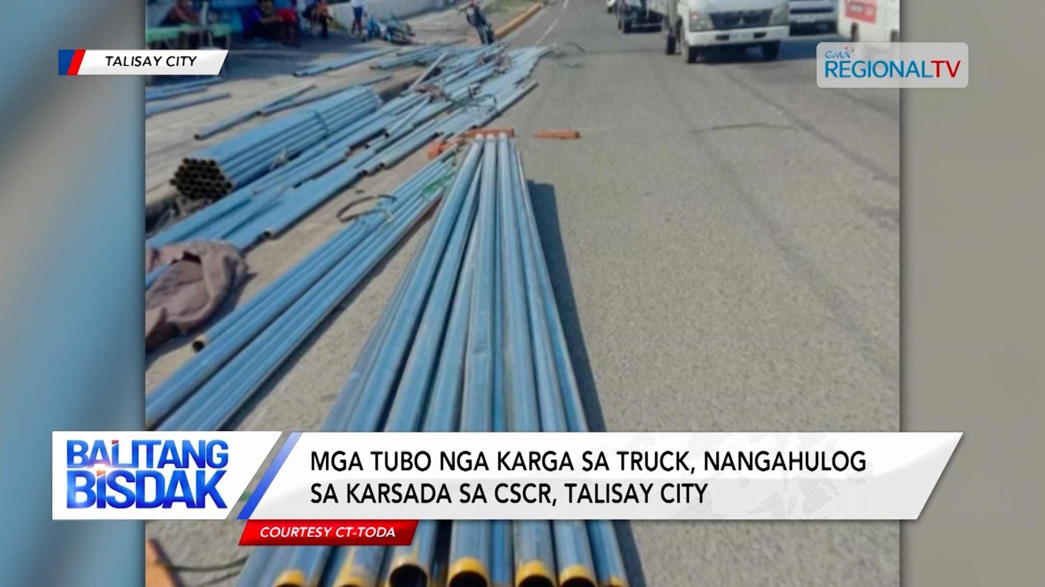 Mga tubo nga karga sa truck, nangahulog sa karsada sa CSCR, Talisay City