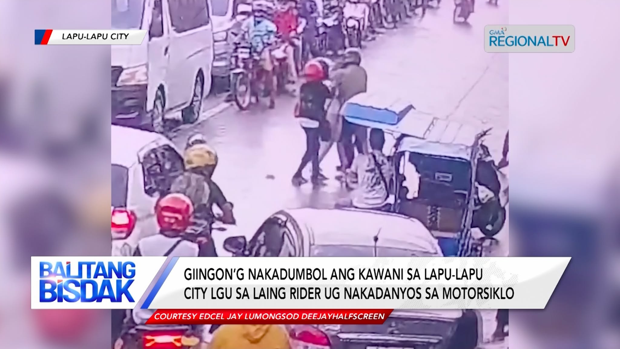 Kawani sa Lapu-Lapu City Hall, nakigsumbagay sa motorista sa karsada
