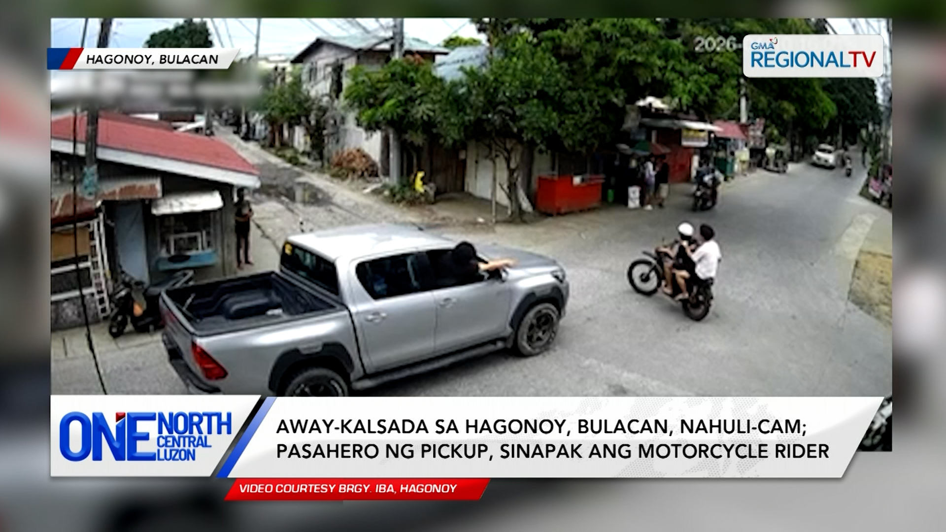 Away-kalsada sa Bulacan, nahuli-cam; pasahero ng pickup, sinapak ang rider | One North Central Luzon