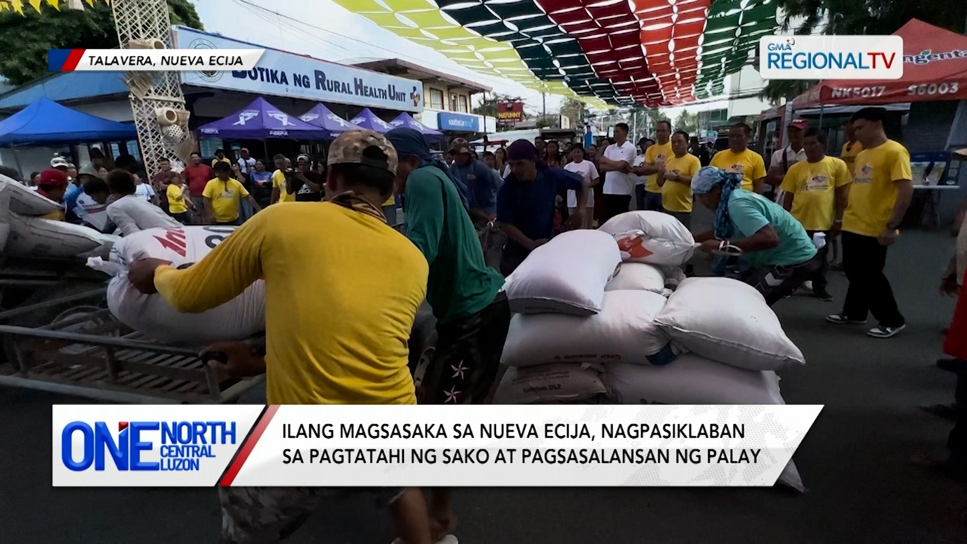 Ilang magsasaka, nagpasiklaban sa pagtahi ng sako at pagsalansan ng palay | One North Central Luzon