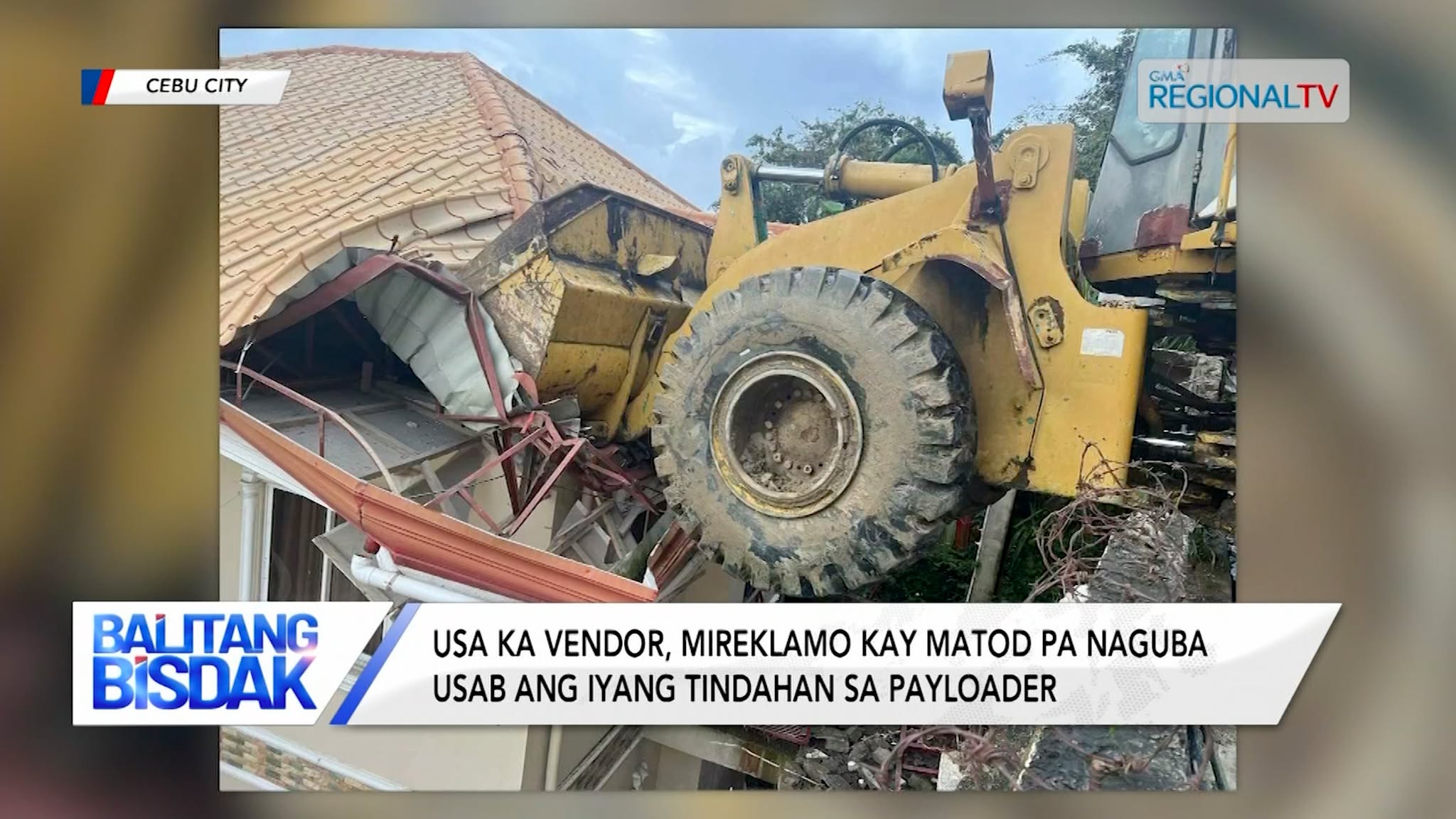 Nagusbat ang atop sa 1 ka balay sa Brgy. Busay human malahos ang payloader