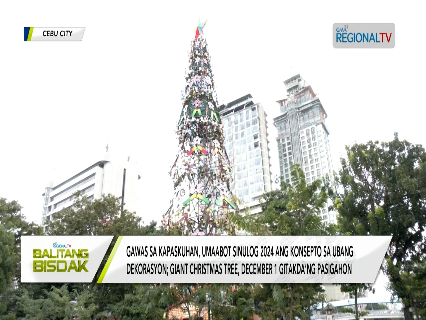 Ang higante'ng christmas tree sa Fuente