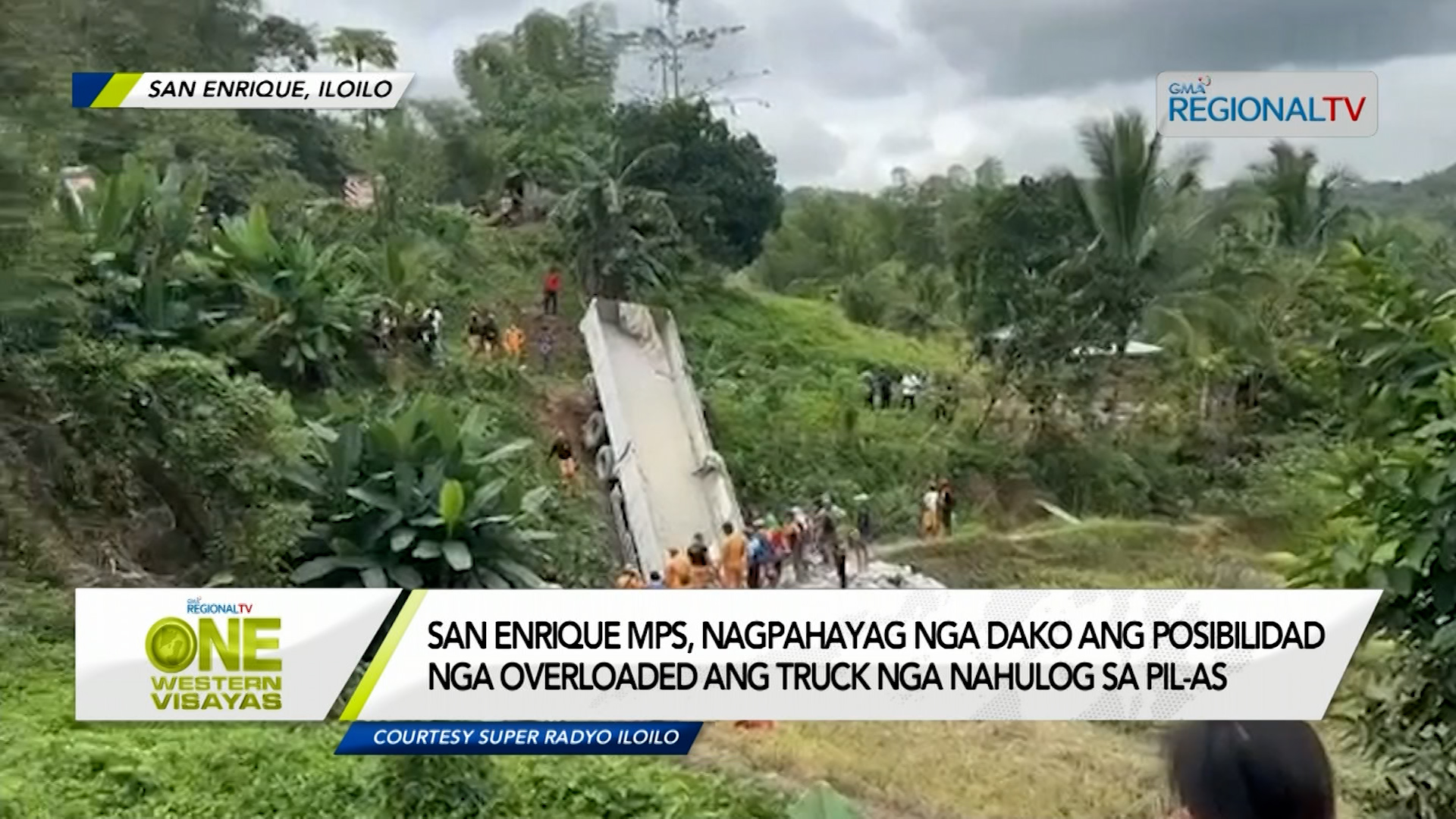 Truck nga nahulog sa pil-as posible overloaded suno sa San Enrique MPS