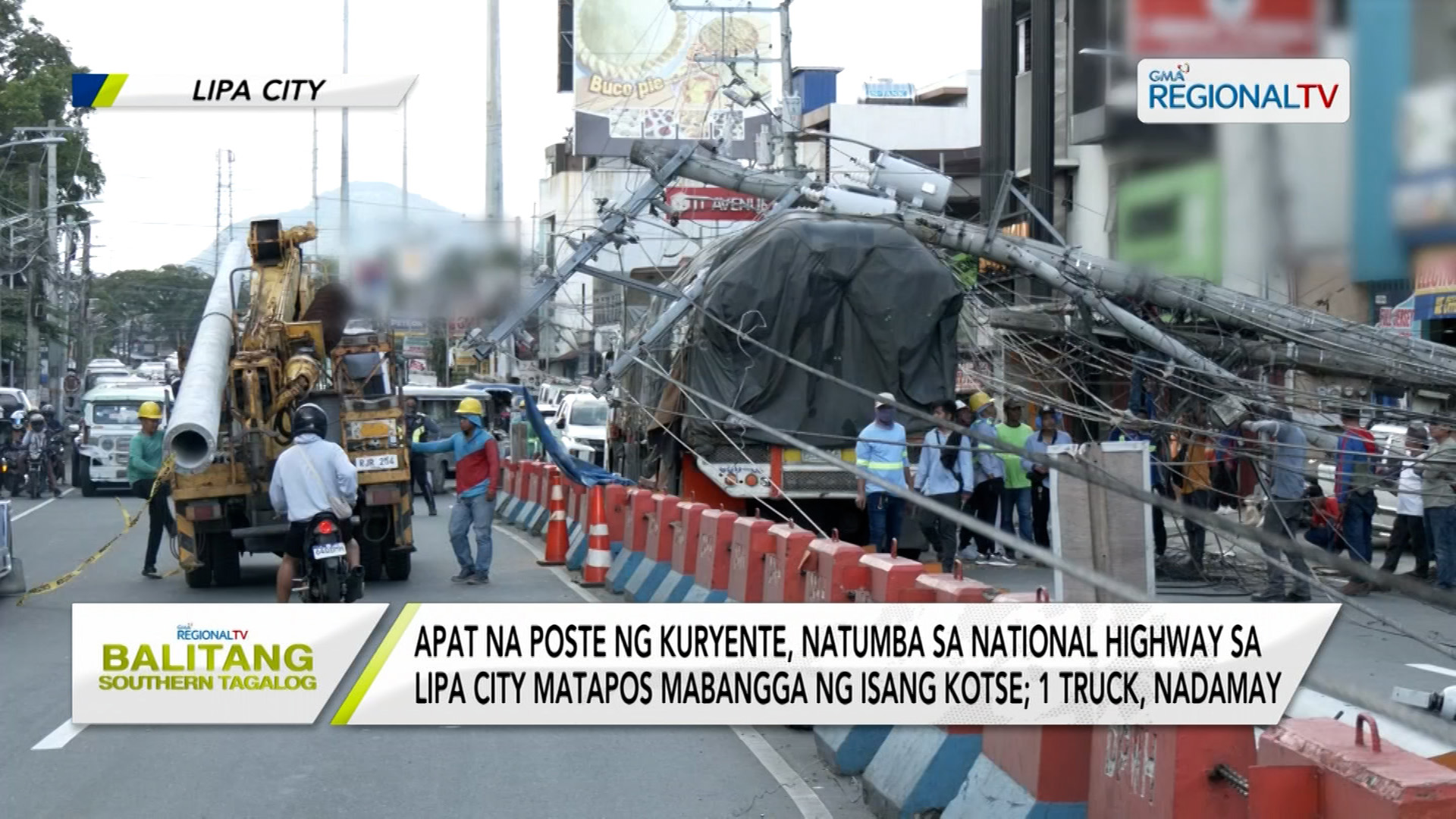 4 na poste ng kuryente, natumba sa national highway sa Lipa City