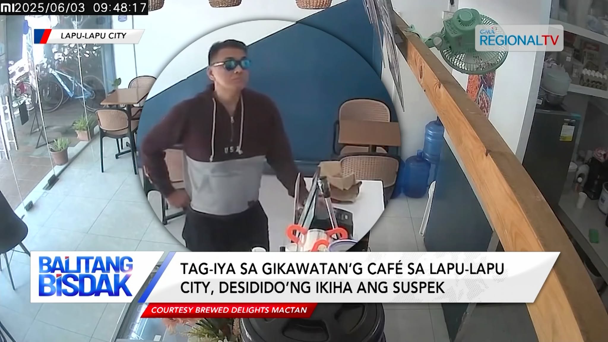 Mikawat sa Cellphone sa usa ka Cafe Shop, Nailhan na