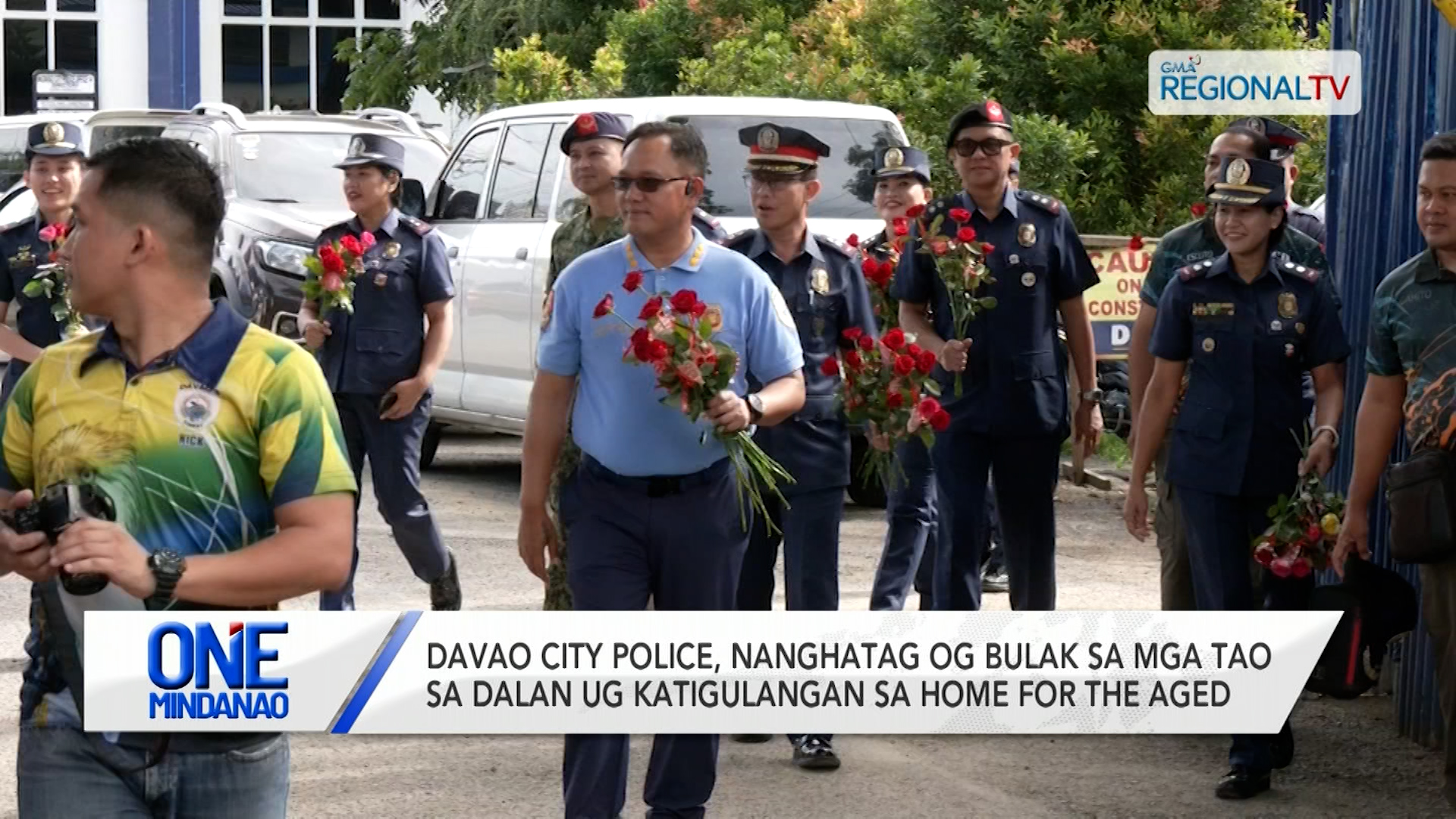 Davao City Police, nanghatag og bulak sa mga tao sa dalan ug katigulangan