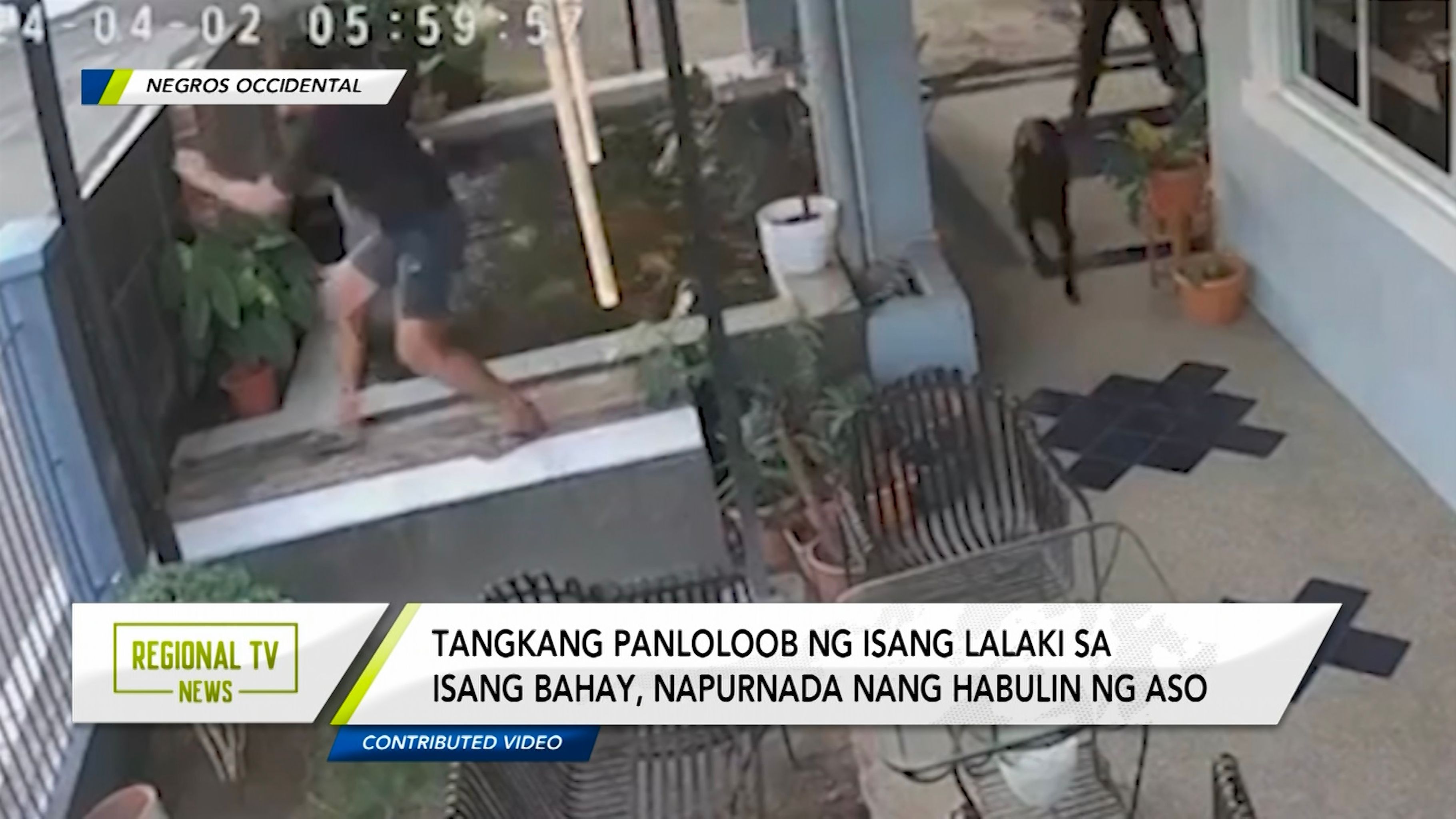 Pagpasok Ng Lalaki Sa Isang Bahay Nahuli Cam