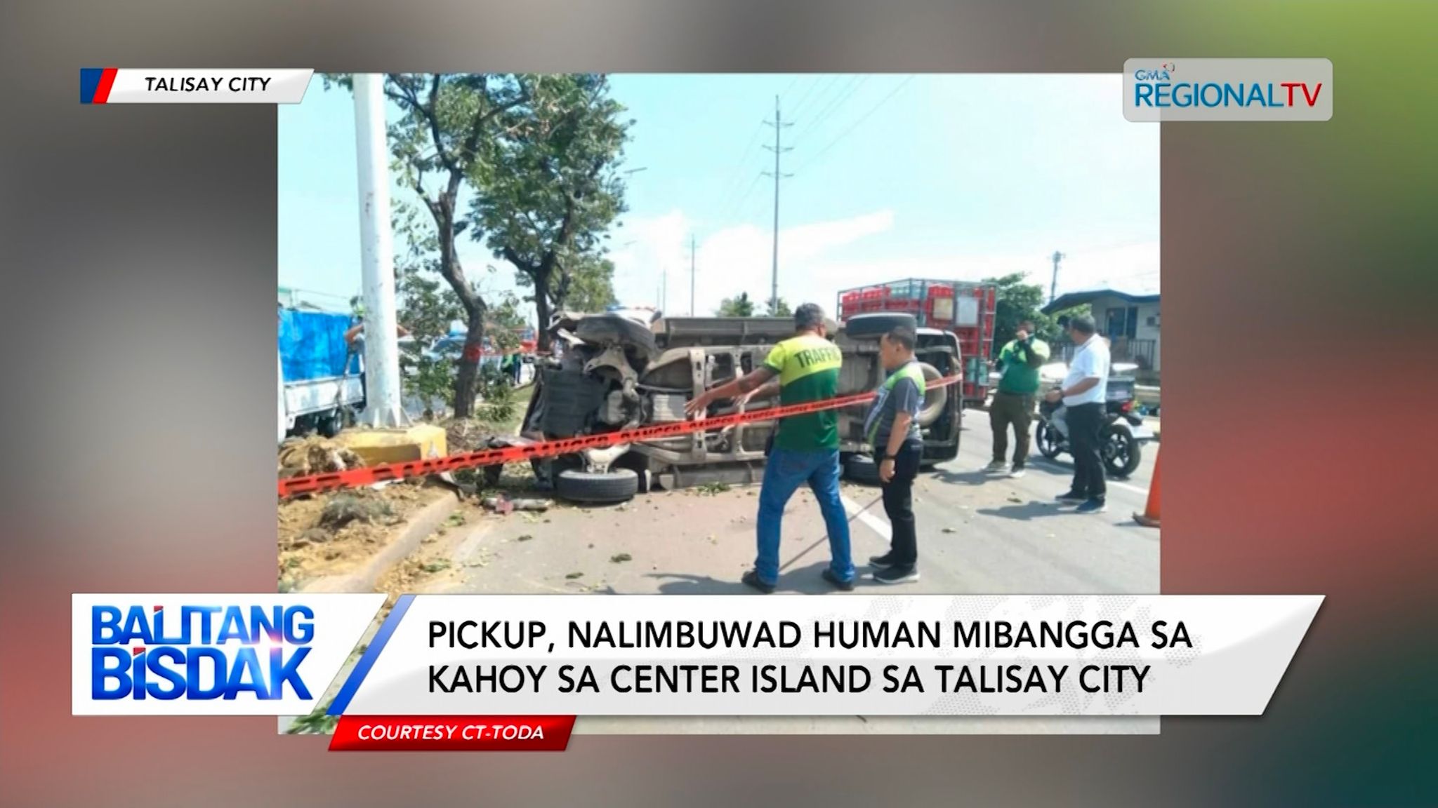 Van, mibangga sa motorsiklo; pickup, nalimbuwad sa Talisay City