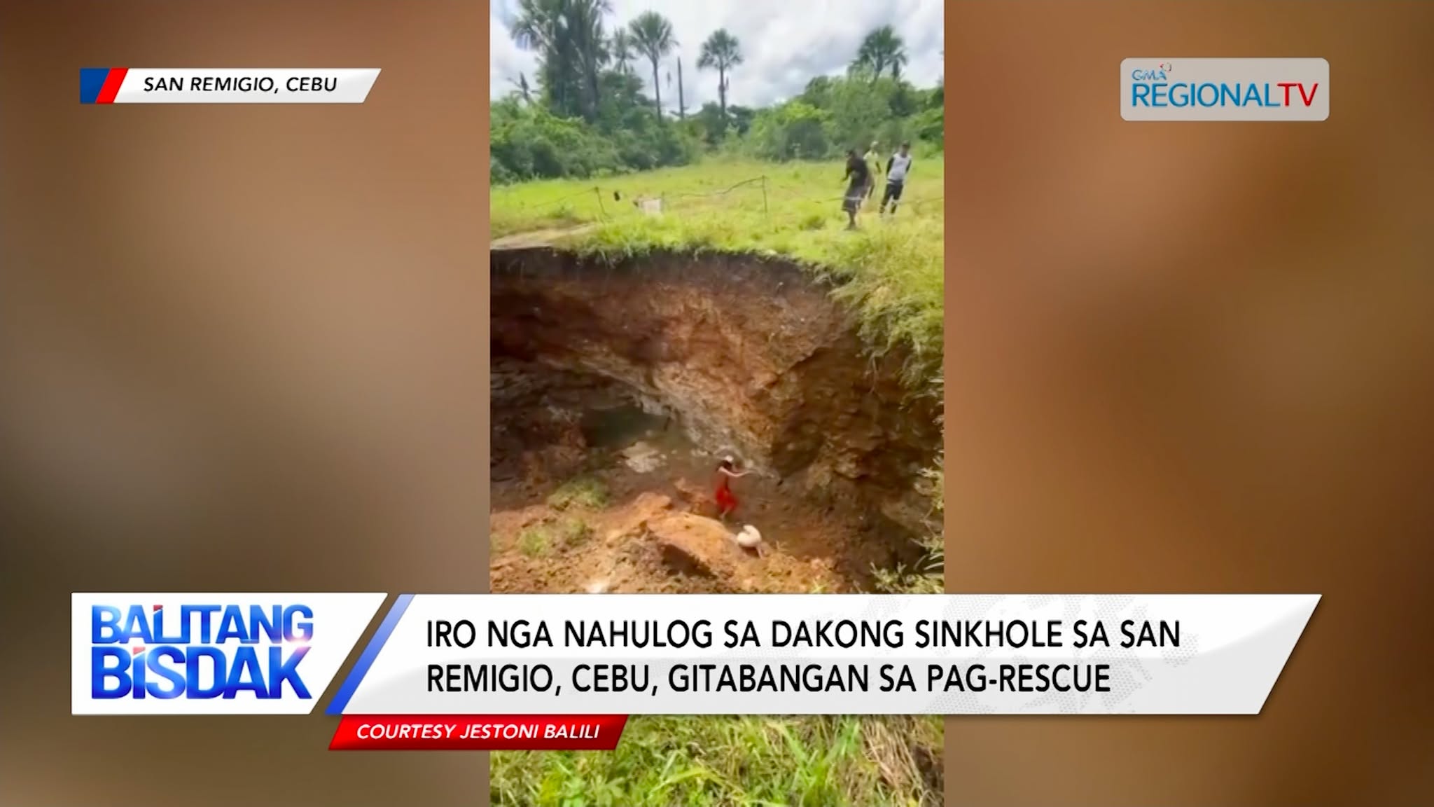Iro nga Nahulog sa Dakong Sinkhole sa San Remigio, Gitabangan og Luwas | Balitang Bisdak