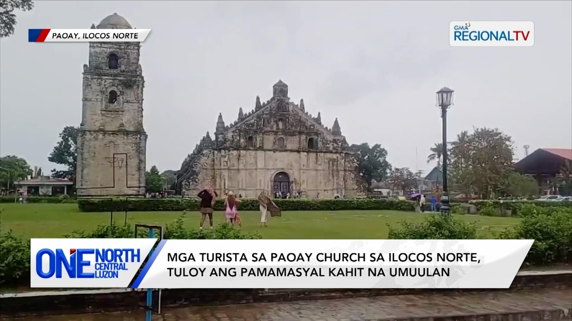 Mga turista sa Paoay Church, tuloy ang pamamasyal kahit na umuulan