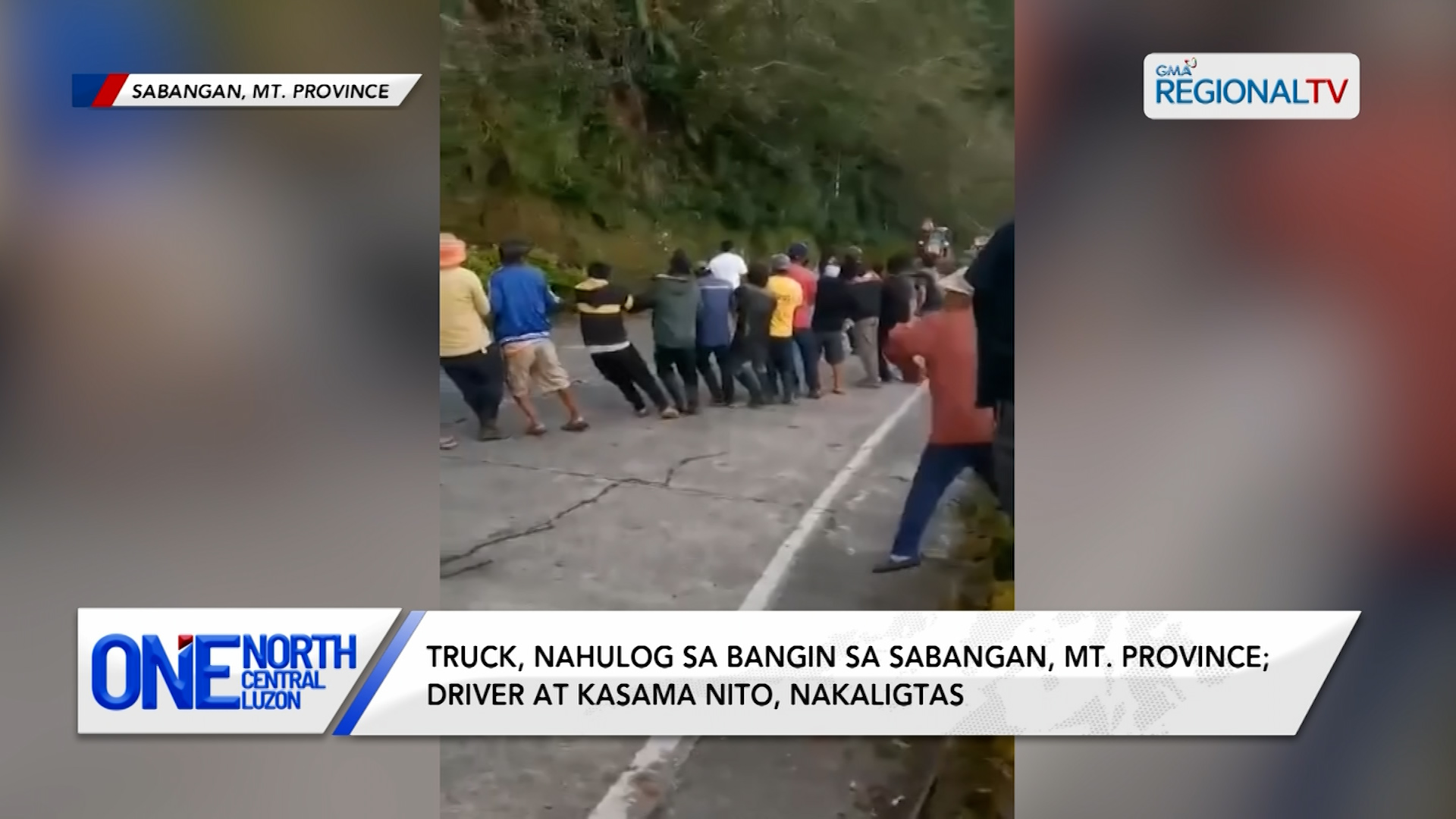 Truck, nahulog sa bangin sa Sabangan, Mt. Province