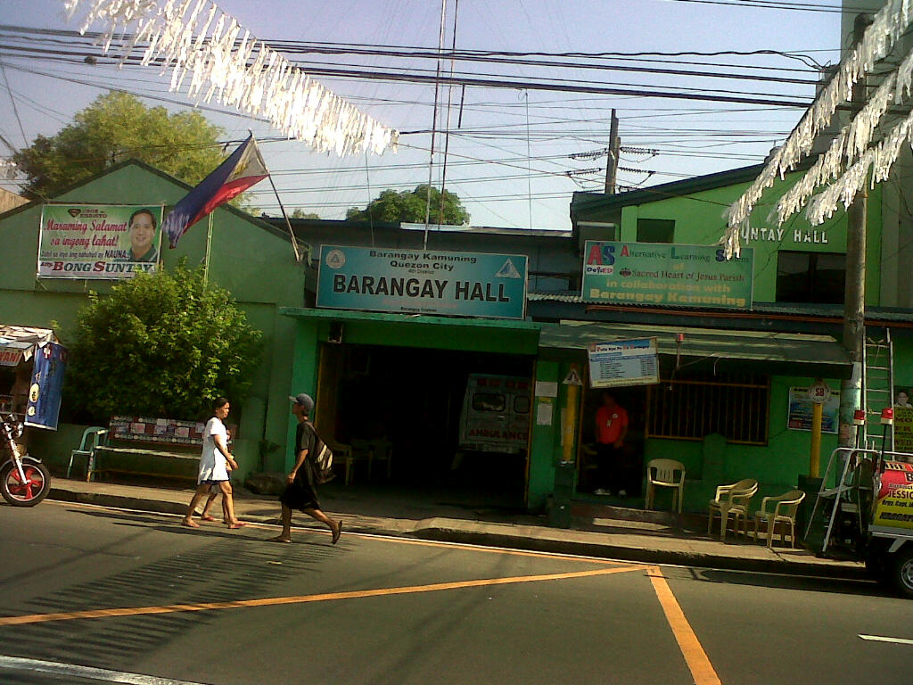 Senators eye higher pay for barangay officials, workers