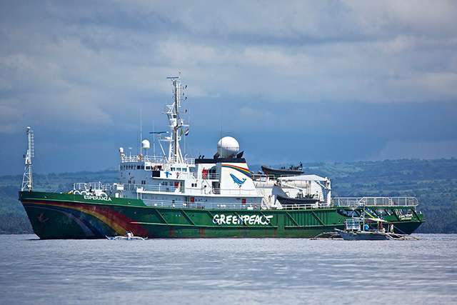 Greenpeace ship 'Esperanza' arrives in Apo Island | Photos ...
