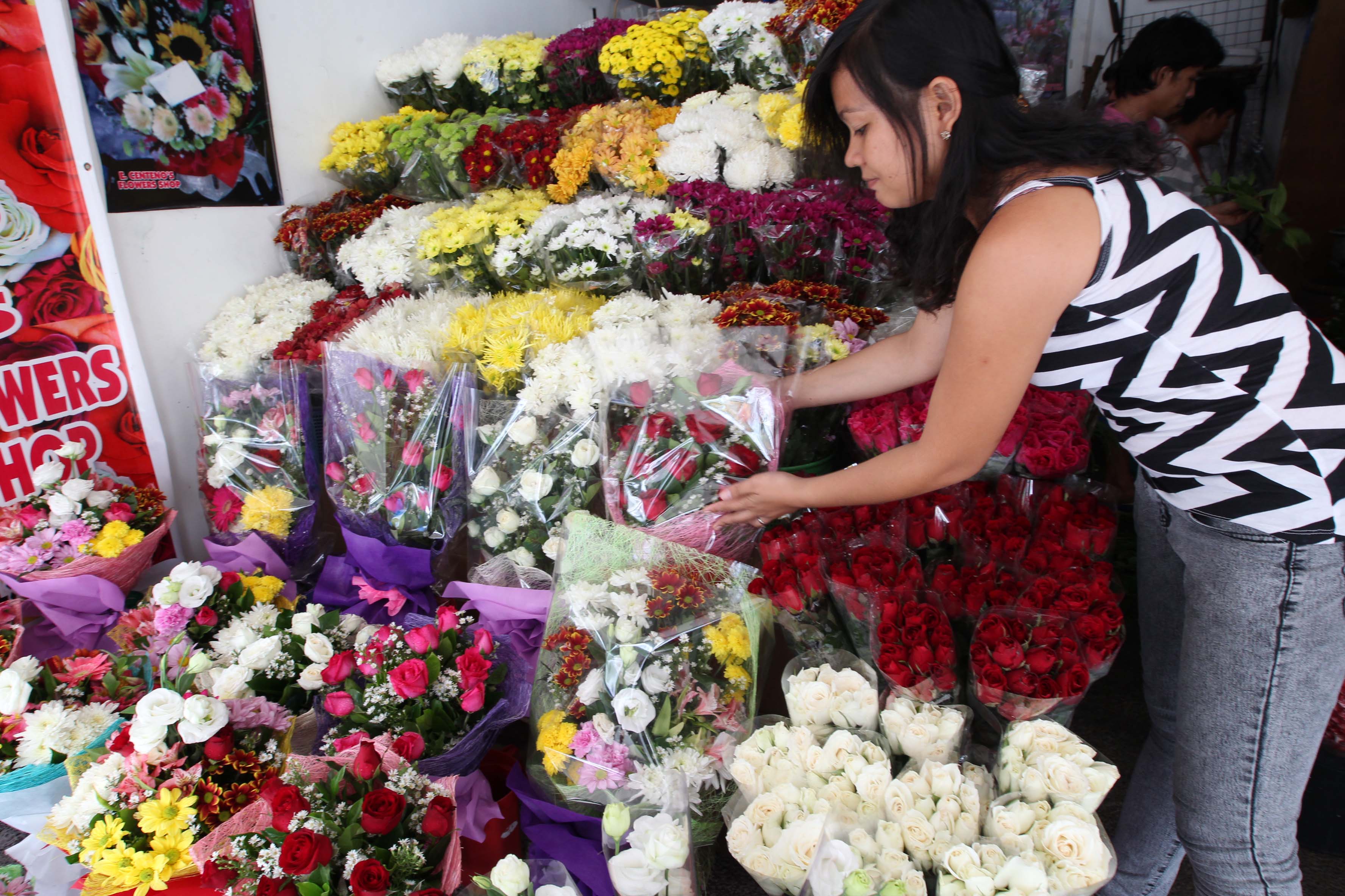 Flower prices may go up next week as Undas nears GMA News Online