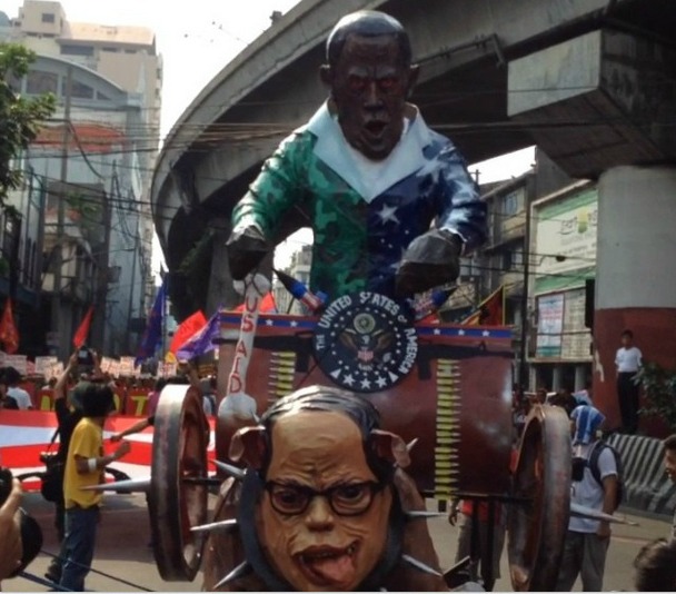 PNoy, Obama effigies reach Mendiola, traffic disrupted