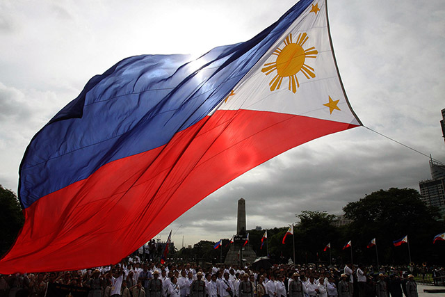 Unang wagayway ng bandila ng Pilipinas sa labas ng Luzon │ GMA News Online
