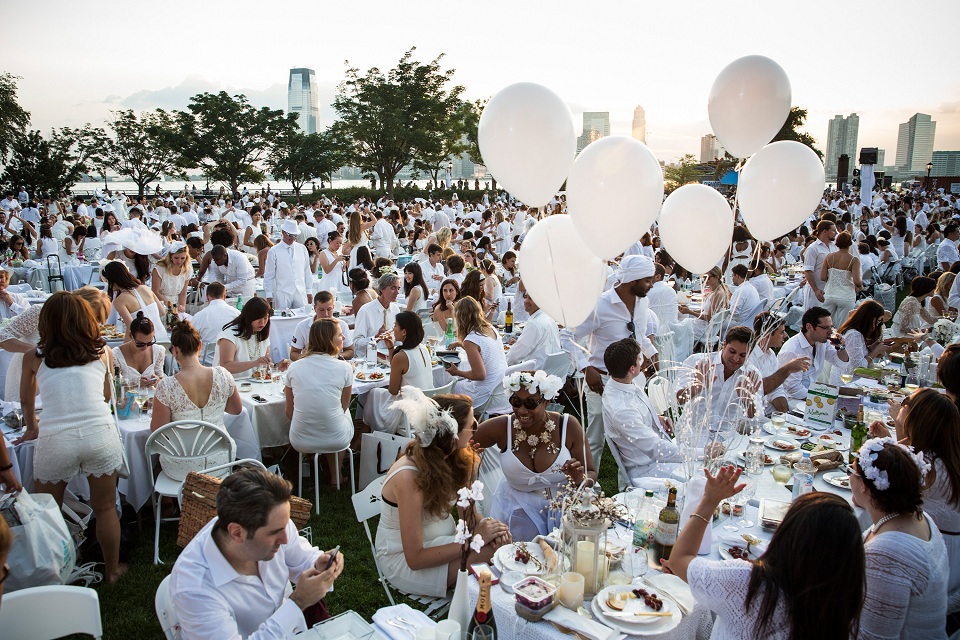 Dinner in White tradition sparkles again in New York │ GMA News Online