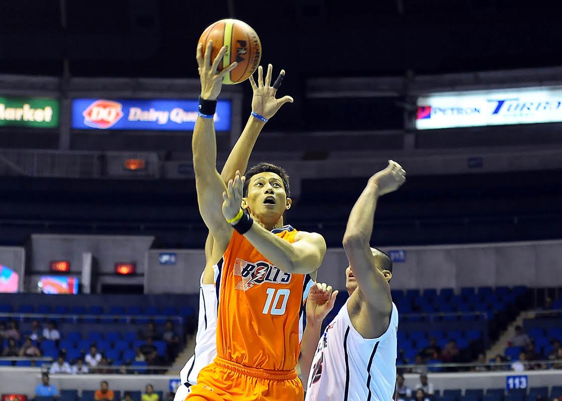 Danny Ildefonso makes PBA comeback to play for Converge