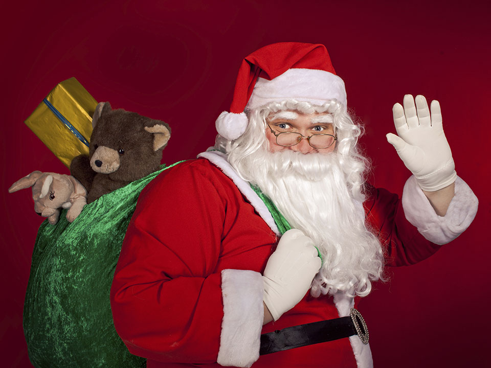 С новым годом исполнения желаний. Портрет старика с трубкой. Дед мороз. Дедушка исполняющий желания. Дед мороз исполняет желания.