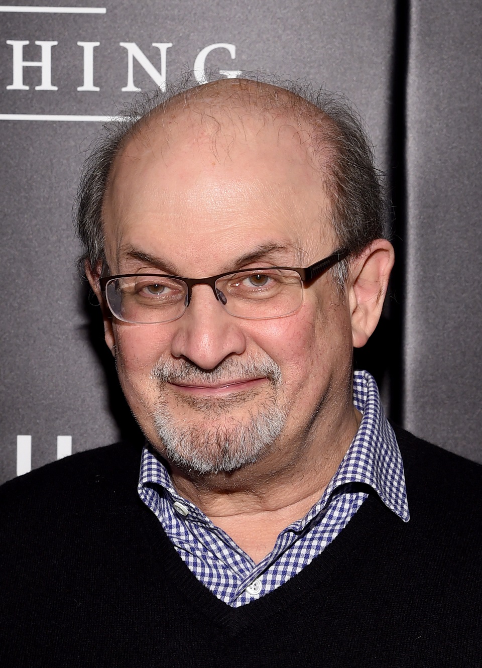 Penulis Salman Rushdie diserang di atas panggung di negara bagian New York GMA News Online