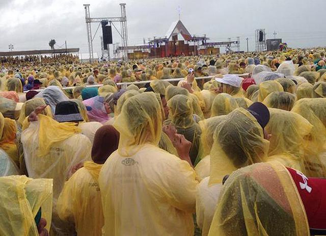 A sea of yellow as people in raincoats gathered to hear Pope Francis celebrate Mass in Tacloban. Katrina Son/GMA Integrated News