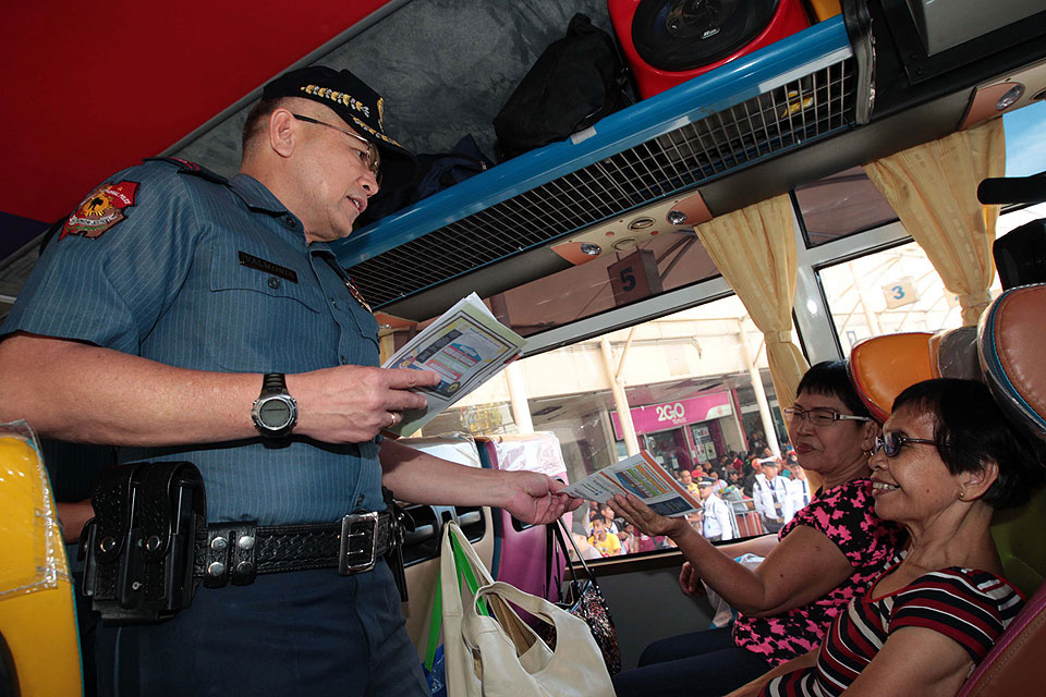 PNP hands out Holy Week safety leaflets to bus passengers ... PNP hands out Holy Week safety leaflets to bus passengers ...