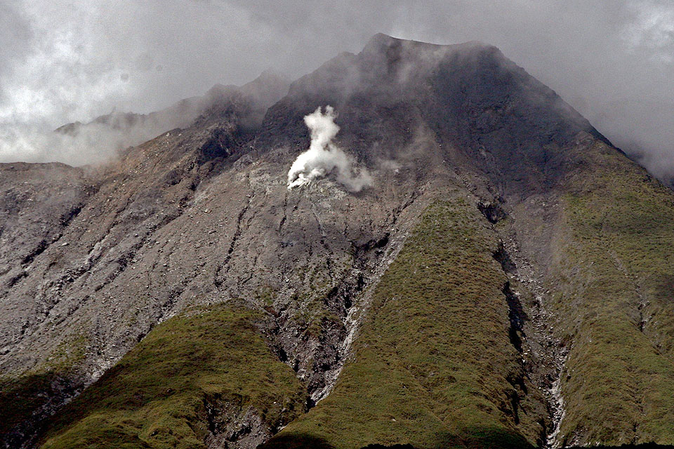 Грязевой поток на склонах вулкана. Хозрим лахар. Вулкан невадо-дель-руис. Грязевые вулканы курган. Грязевой поток на склонах вулкана.