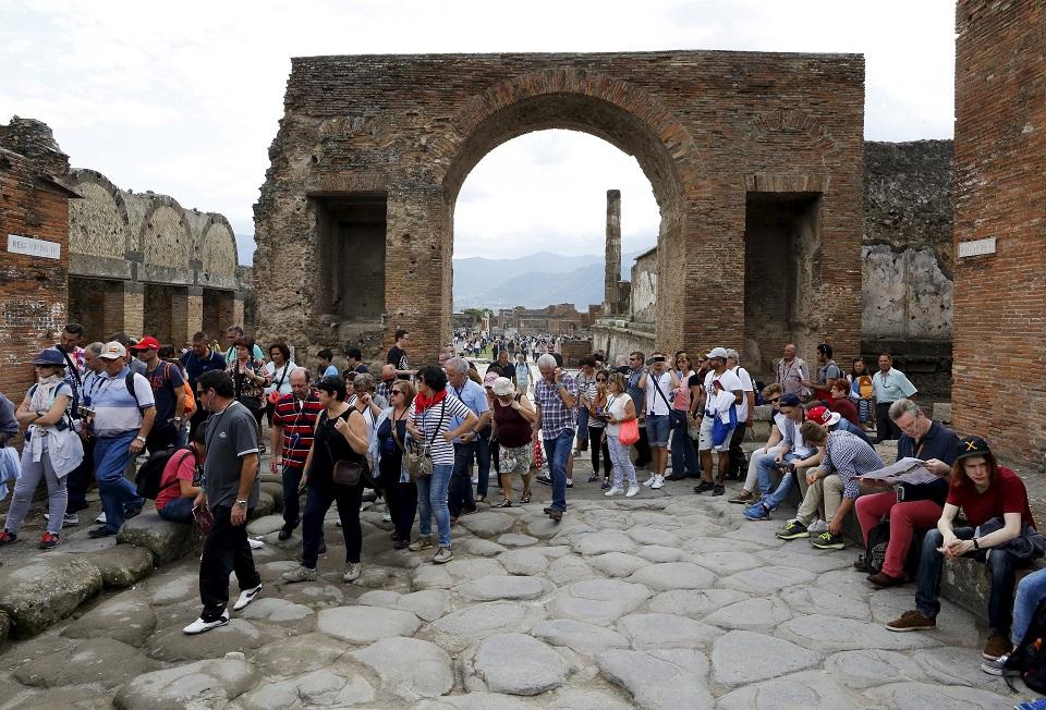 Italy's Pompeii to cap daily visitor numbers to 20,000