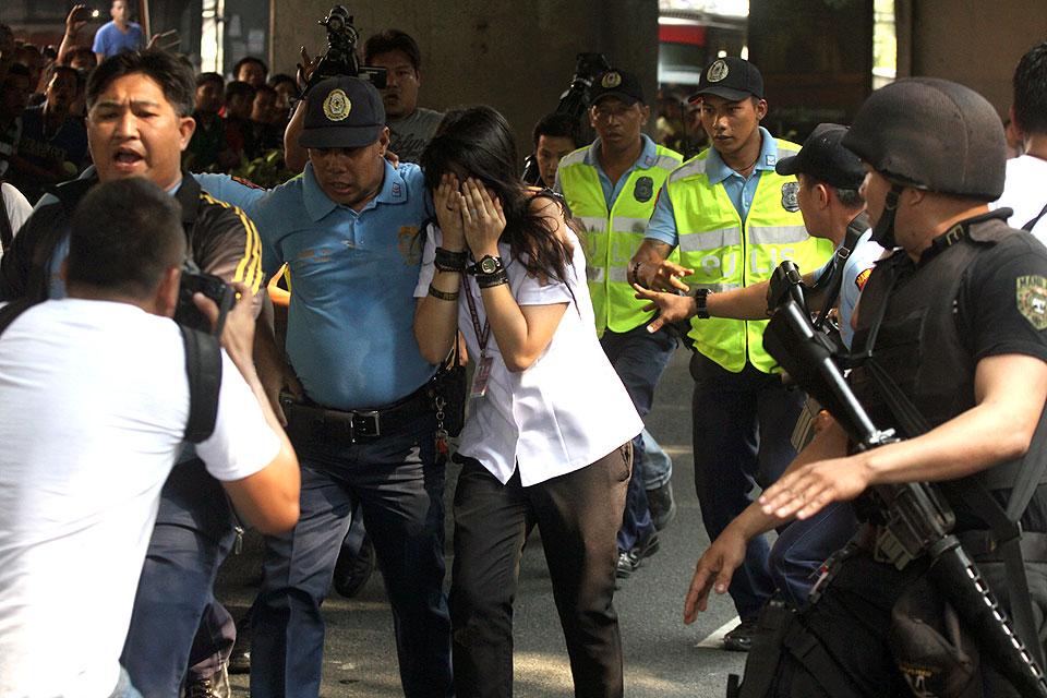 1 Dead, 1 Hurt In Manila Hostage-taking Incident | Photos | GMA News Online