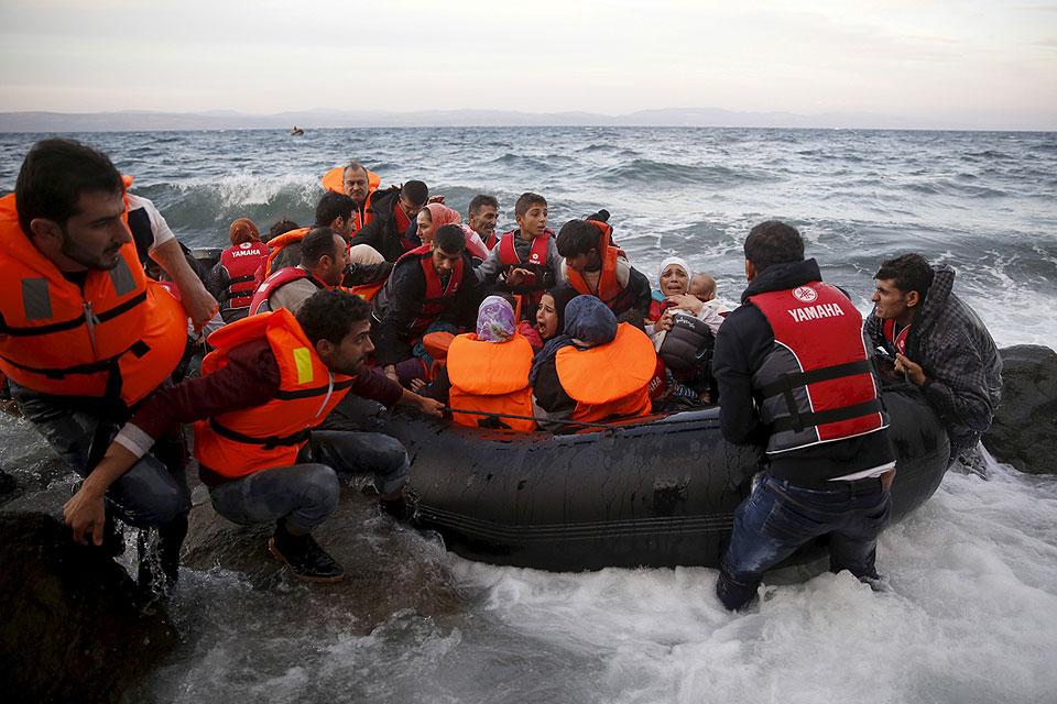31 migran tewas saat mencoba menyeberangi Selat ke Inggris