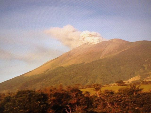 Phivolcs Reports 2 Volcanic Quakes At Kanlaon Volcano Under Alert 1 Gma News Online 0546