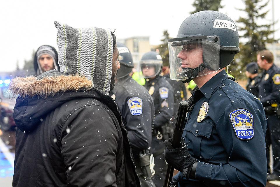 Cops block Black Lives Matter protest action | Photos | GMA News Online