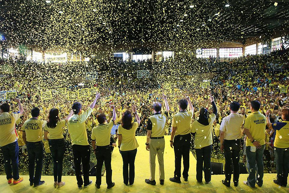 LP hits back at Duterte camp over bribery allegation vs. Mar | GMA News ...
