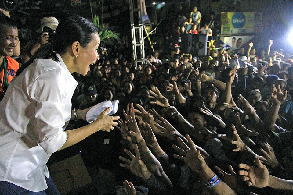 Poe urges rivals: No mudslinging please, at last presidential debate ...