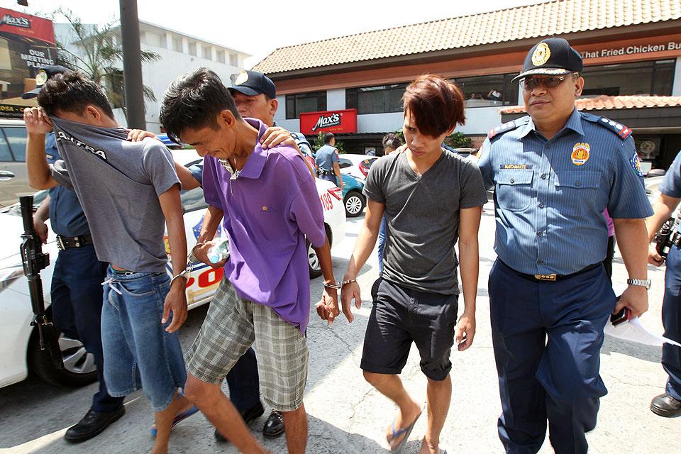 Caloocan cops bust human trafficking syndicate in QC | Photos | GMA ...