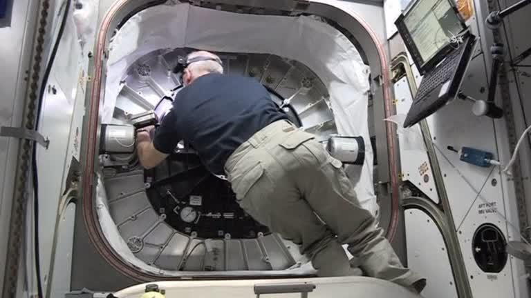 Space crews test inflatable module | GMA News Online