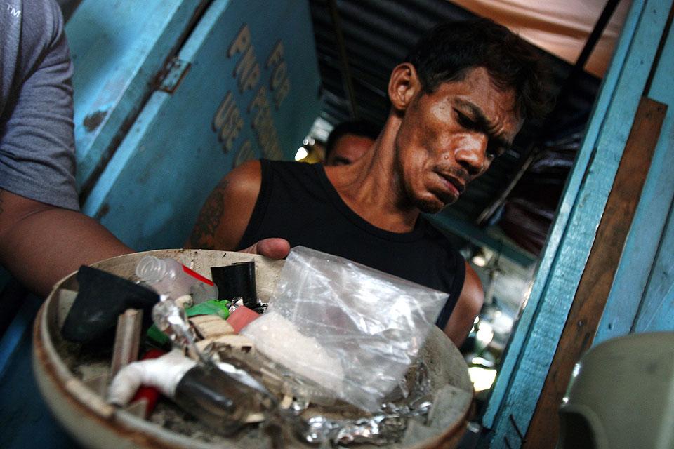 Drug pusher arrested under Binondo bridge Photos GMA News Online