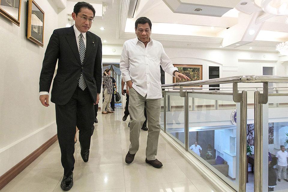Duterte, PM Jepang Kishida berkomitmen untuk menjalin hubungan strategis yang lebih kuat melalui panggilan telepon