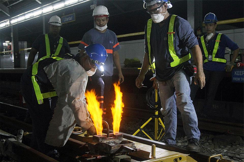 LRMC, First Balfour sign P980-M LRT-1 structural rehab deal | GMA News ...