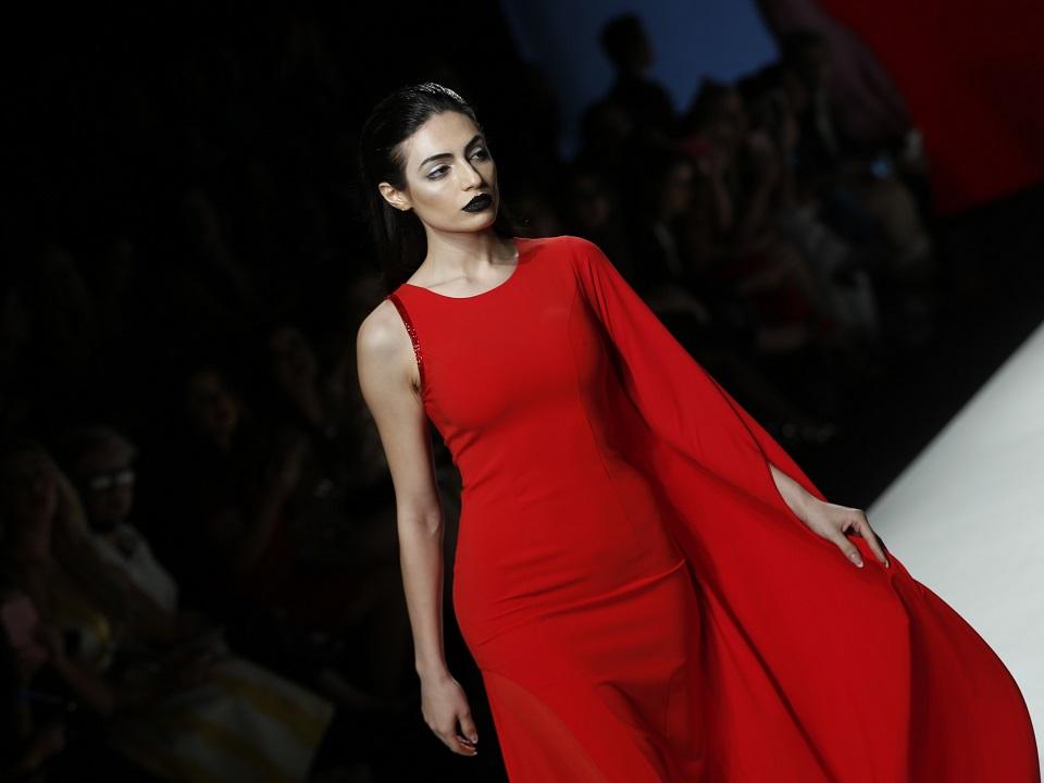 Emirati model breaks taboos to follow catwalk dream │ GMA News Online