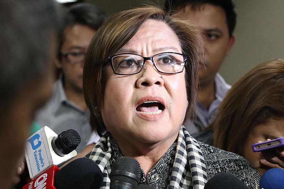 Senators: File complaint, not a show cause order, vs. De Lima | GMA ...