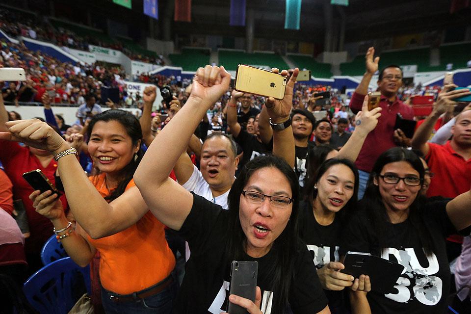 Duterte meets with Filipino community in Brunei | Photos | GMA News Online